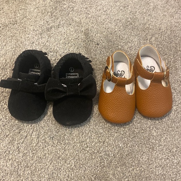 Set of 2 baby girl shoes - Picture 1 of 5